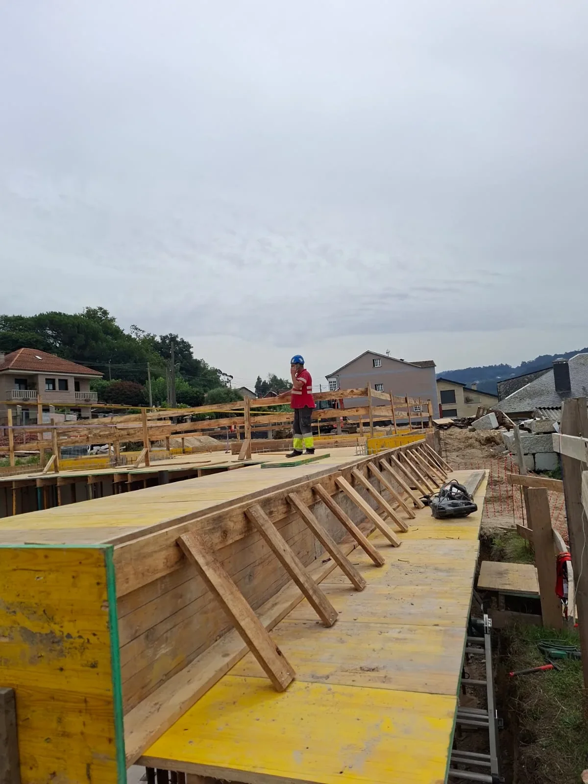 Encofrado de forjado en obra nueva de vivienda