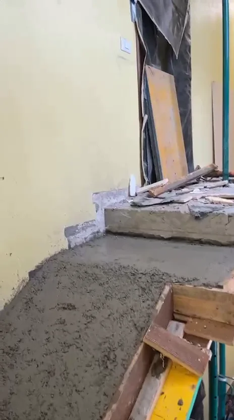 Escalera de hormigón ejecutada en una reforma interior