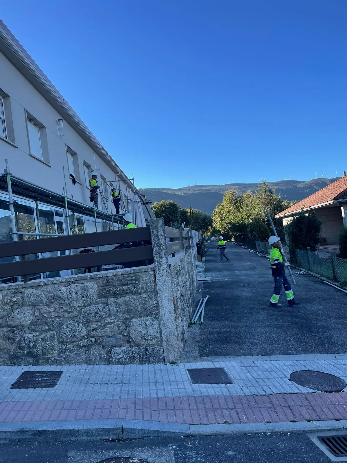 Fachada de viviendas adosadas rehabilitada por Construcciones Galatax